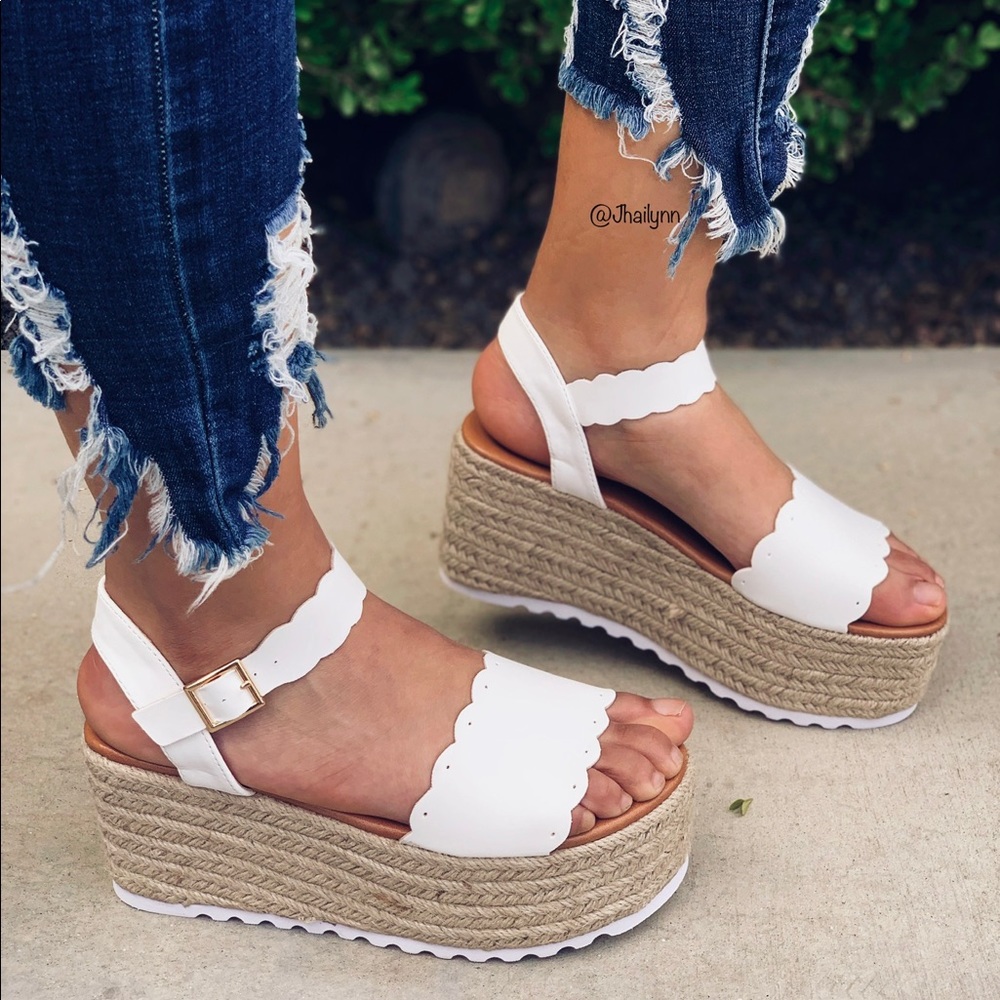 White Scalloped Flatform Jute sandal